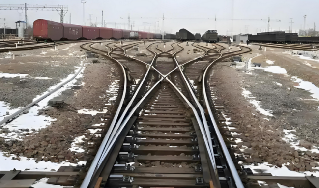 j9真人第一品牌新品道岔跳线：铁路安全运行的“守护者”